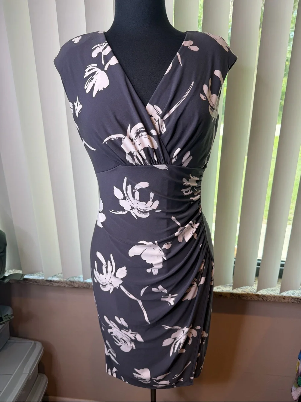 Lauren Ralph Lauren gray floral jersey sleeveless V-neck dress side ruching SZ 6